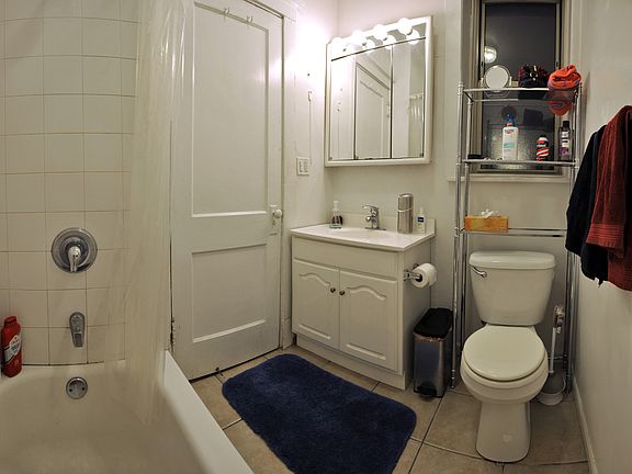 5th image of 3420 N Lakewood Ave