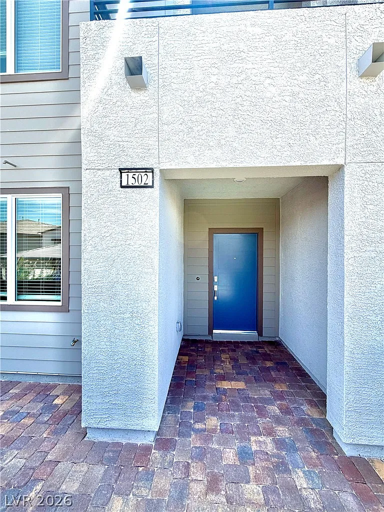 3 bed, 2.5 bath, 1784 sqft, $2,150 — Photo 2