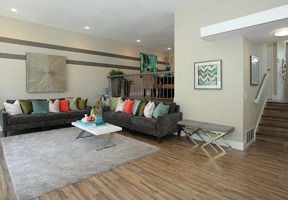 5th image of 605 E Fox Ct