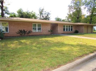 1202 Willow St, Hearne, TX 77859