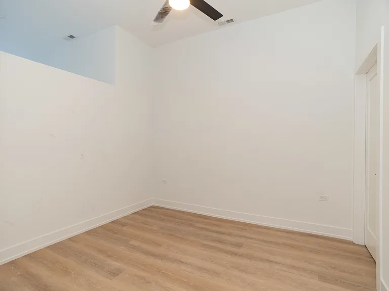 2042 W Irving Park — Photo 25