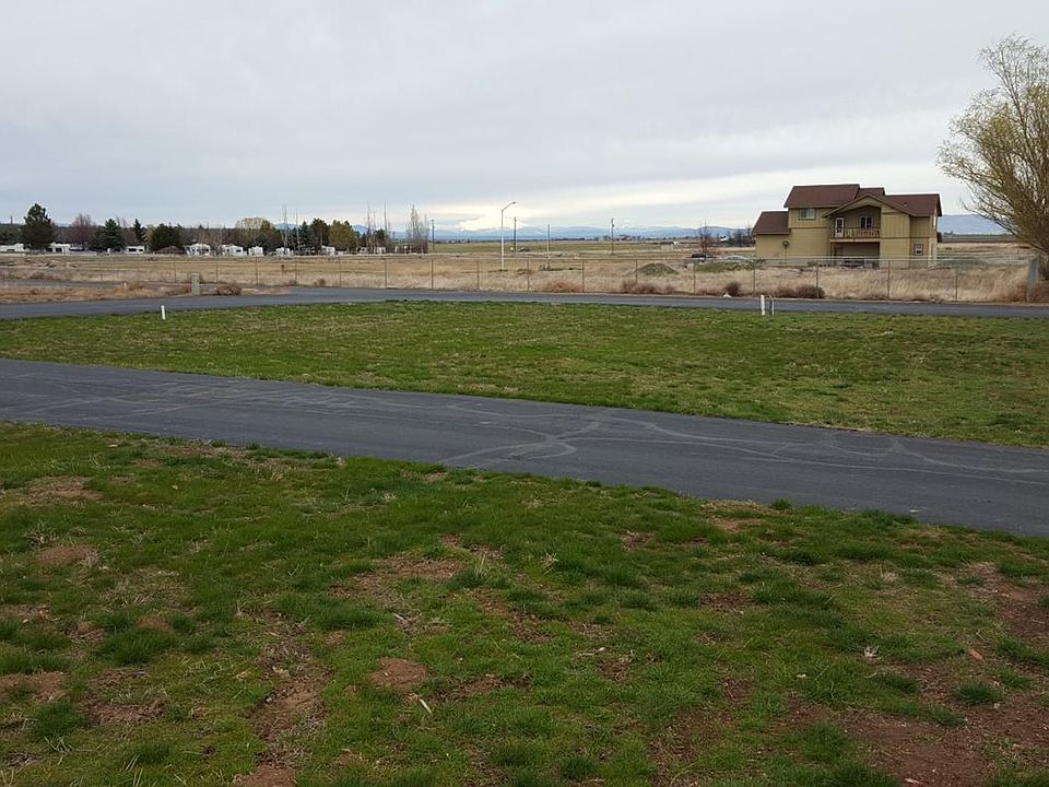 2nd image of 530 Sunrise Cir
