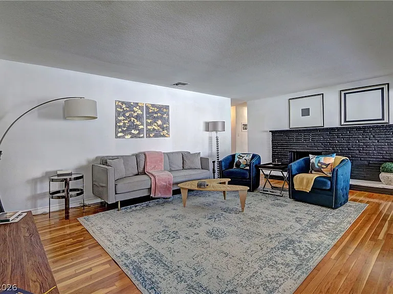 2108 S 6th St — Photo 5