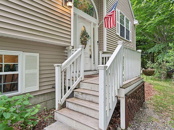 3rd image of 6 Rockwood Way