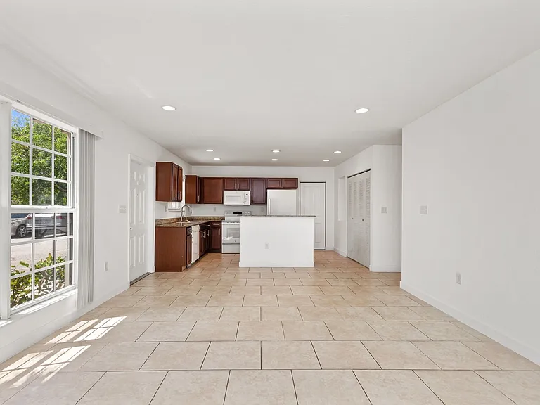 3525 NW 114th Ln — Photo 6