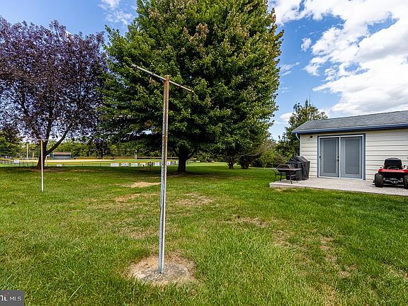 3rd image of 123 Sunny Ln