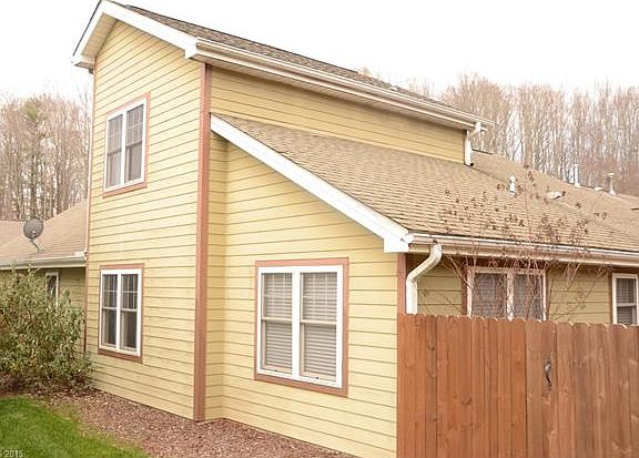 3rd image of 14 Kaylor Dr