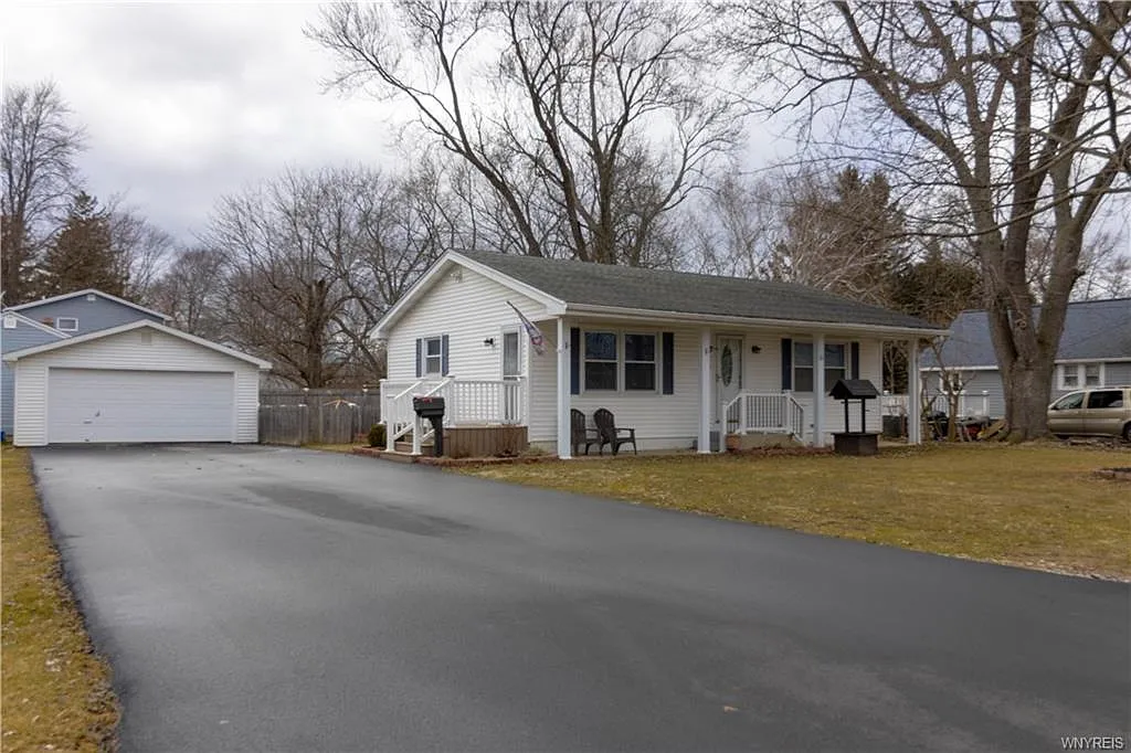 2676 Grace Ave photo 1