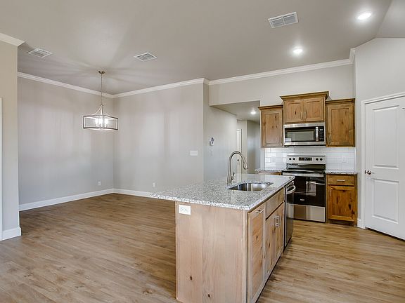 4th image of 817 N 4th St