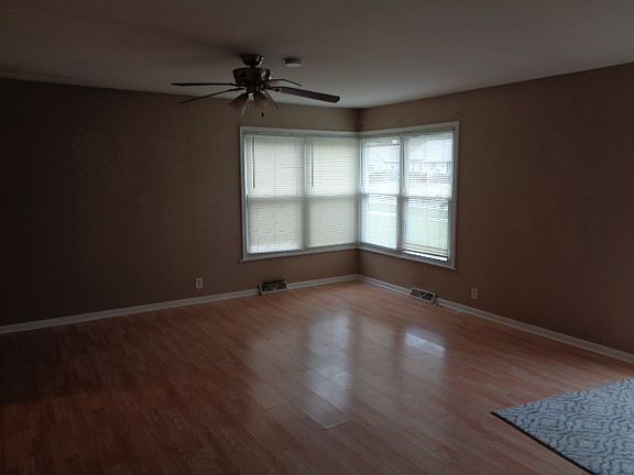 3rd image of 17052 Lorenz Ave