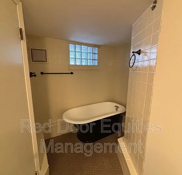 1215 N Columbus St #C — Photo 14
