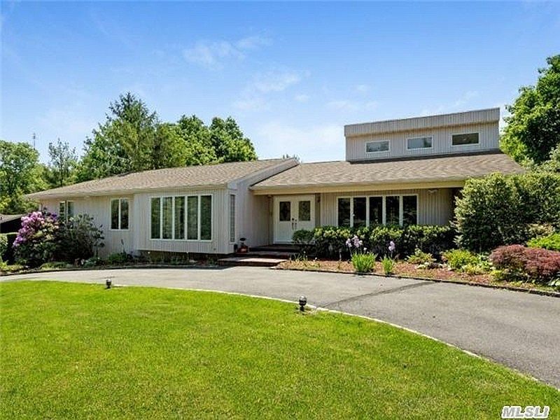 Main House-half moon drive way to door