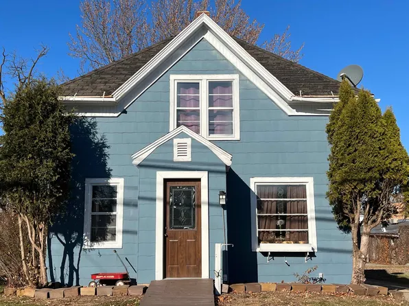 117 E 1st St, Gillett, WI 54124