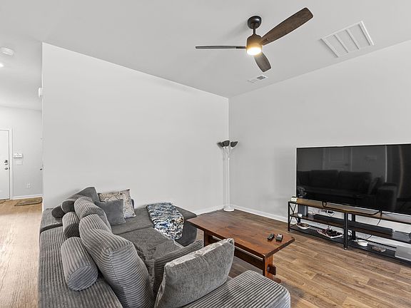 5th image of 129 Yarrow Way