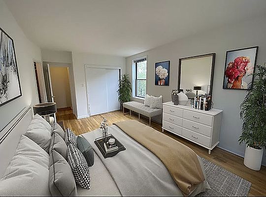 4th image of 3950 Blackstone Ave APT 3T