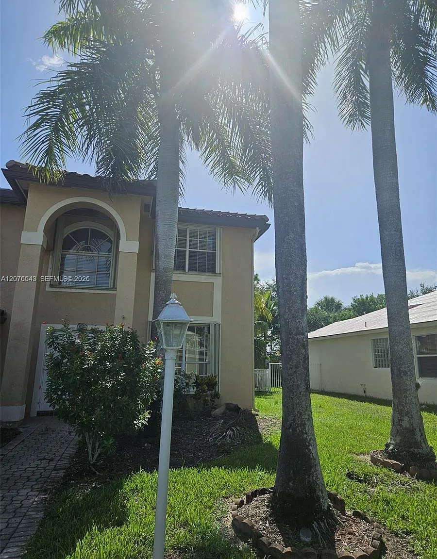 4 bed, 2666 sqft, $5,400 — Photo 2