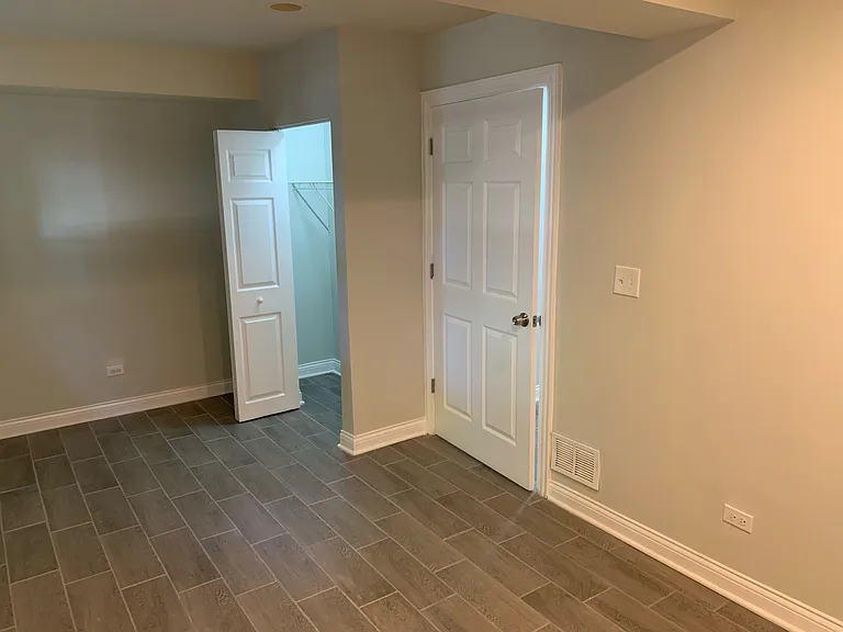 1429 W Fletcher St #1 — Photo 20