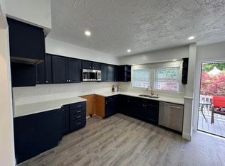 82-84 Elm St, Southbridge, MA 01550