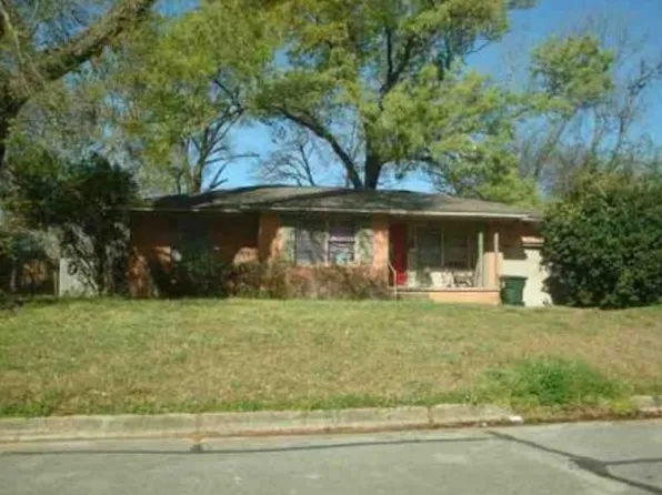 2105 Glenbrook Dr, Tyler, TX 75701
