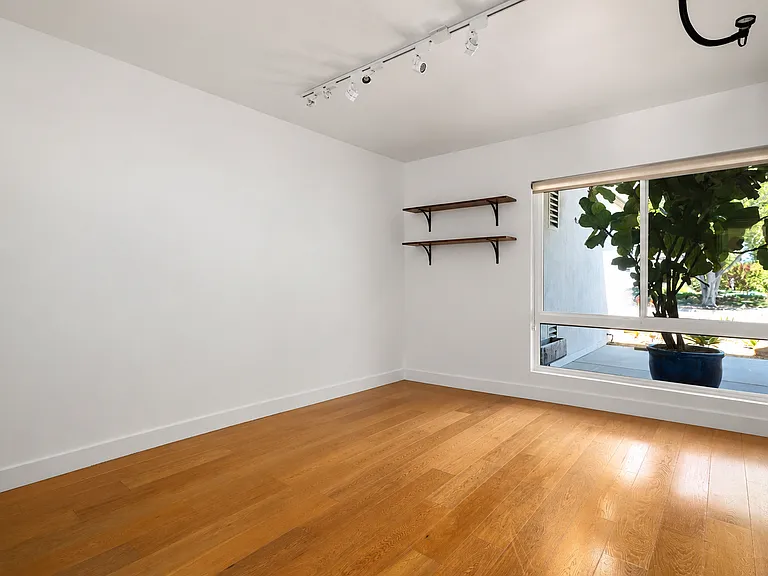 1544 Crestline Dr — Photo 17