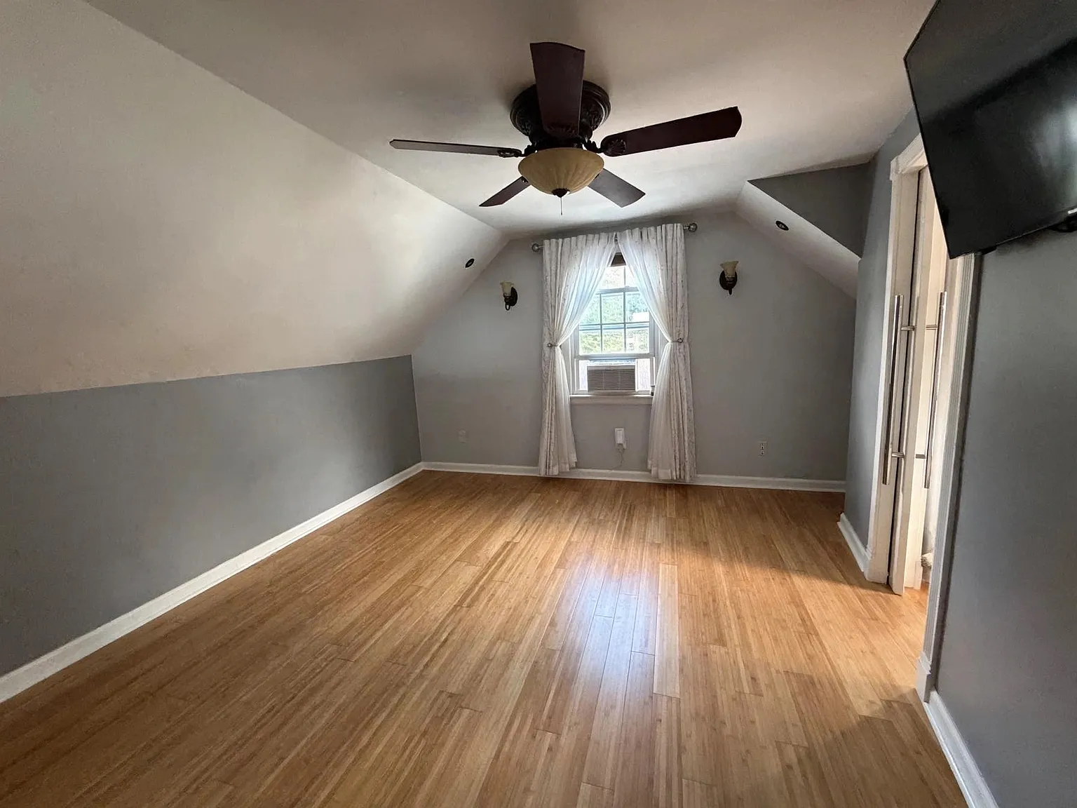 3 bed, $1,250 — Photo 1