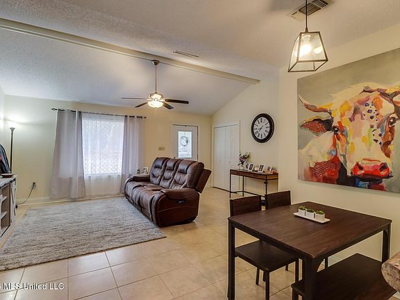 3rd image of 5 Wilderness Run