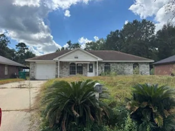 134 N Forest Dr, Willis, TX 77378