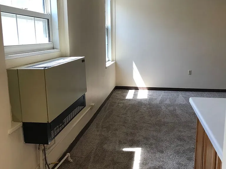 Cass Street Apartments — Photo 10