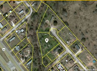 181 Redbird Dr, Floresville, TX 78114