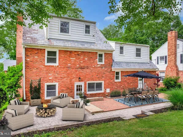 8205 Robin Hood Ct, Towson, MD 21204