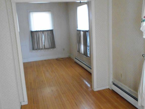 3rd image of 1028 Wicker St