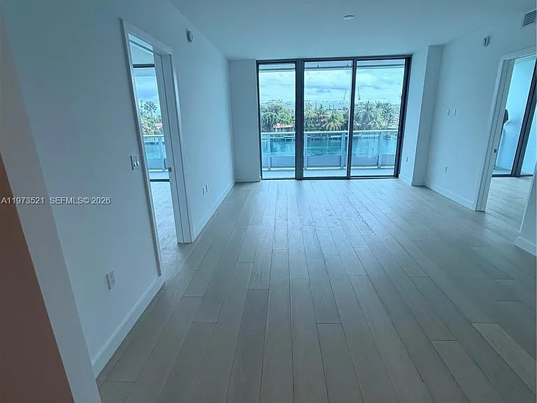 9201 E Bay Harbor Dr #303 — Photo 8