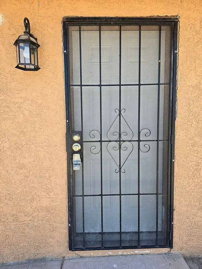 2 bed, 1.0 bath, 900 sqft, $1,300 — Photo 2