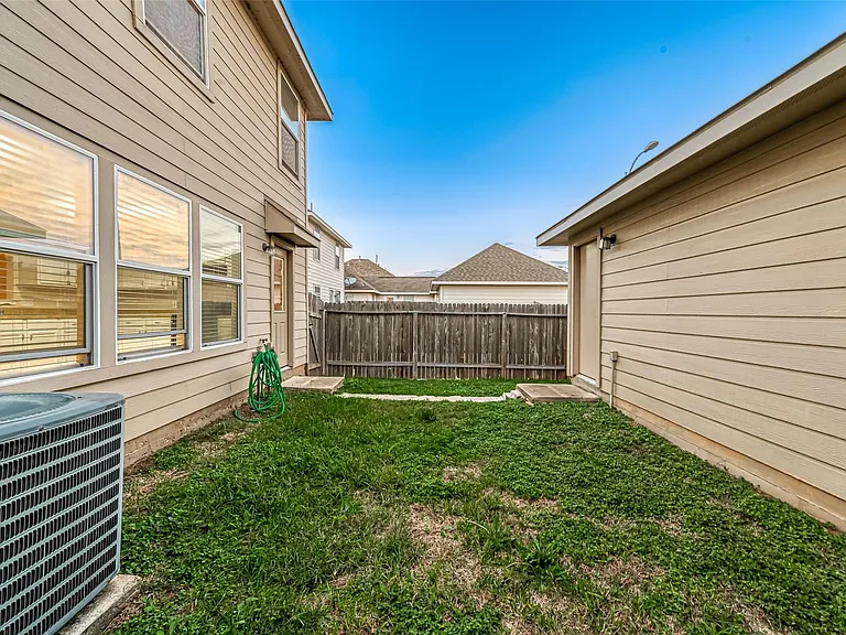 6352 Austinville Dr — Photo 34