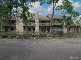 216 Hermitage Ct, Dayton, OH 45459