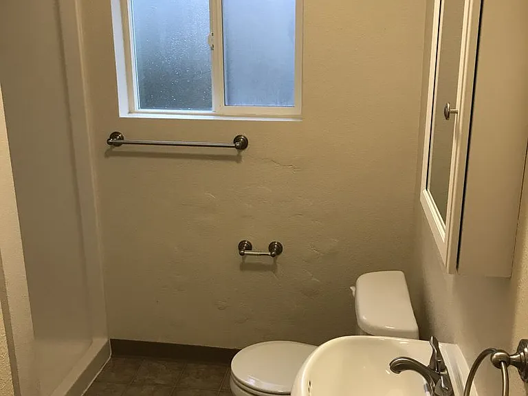 166-Gerth Apartments — Photo 12
