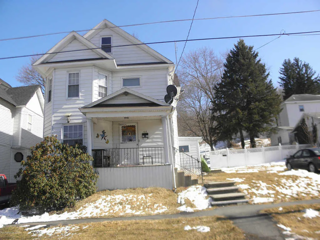 120 Birkett St photo 1