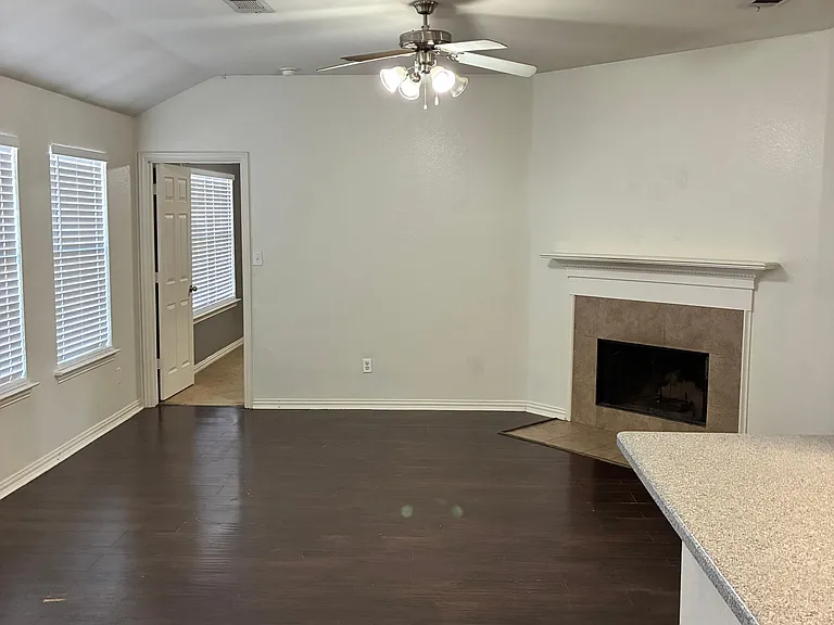 515 Creekside Dr — Photo 16