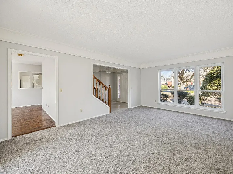 709 Bridget Way — Photo 14