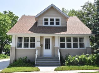 305 N Warren St, Watertown, WI 53094
