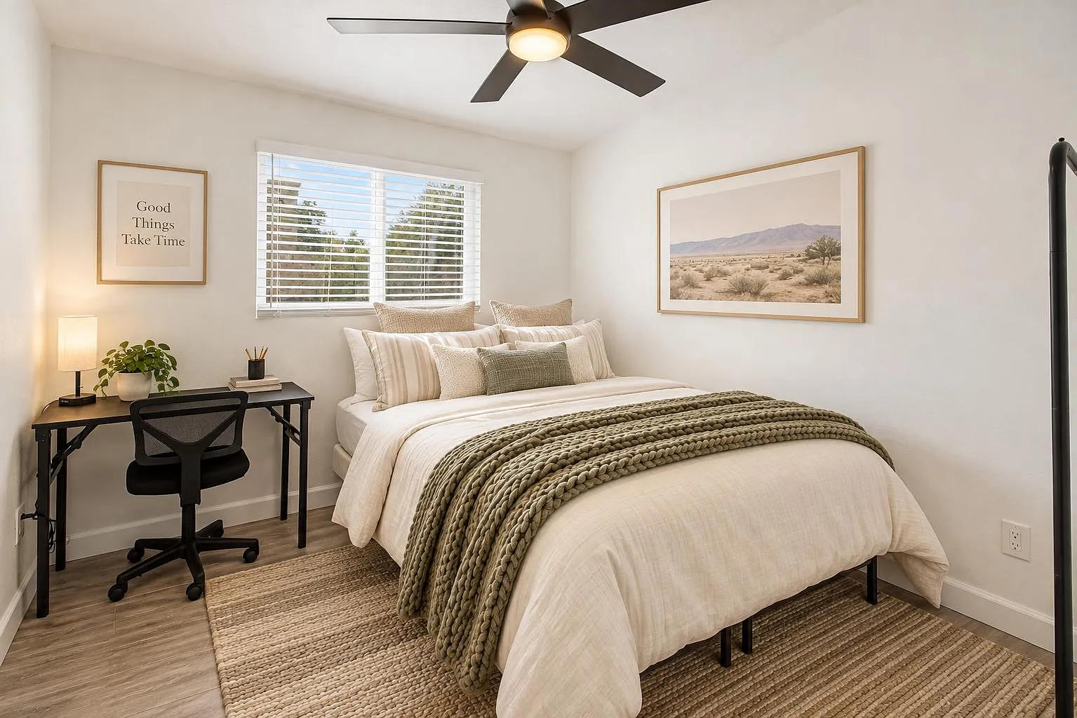 4 bed, 4.0 bath, 2600 sqft, $884 — Photo 1
