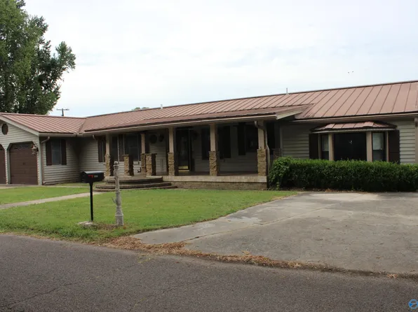 906 Hereford Dr, Athens, AL 35611