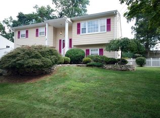 9 Bonnie Brook Ter, Middlesex, NJ 08846