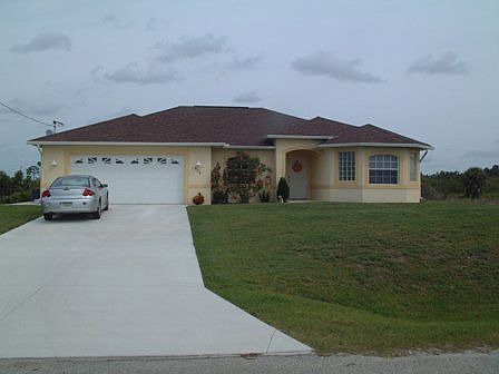 1st image of 609 Chavers St E