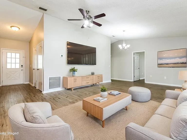602 Cypress Ct — Photo 4