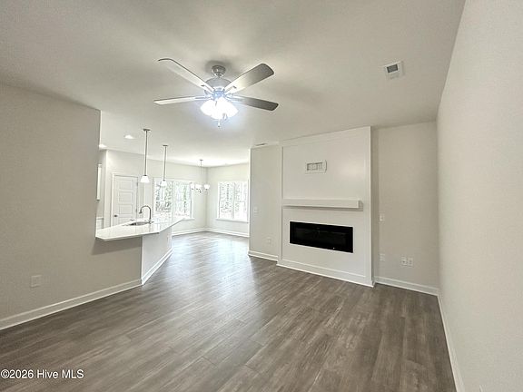 3rd image of 1725 Cardinal Drive