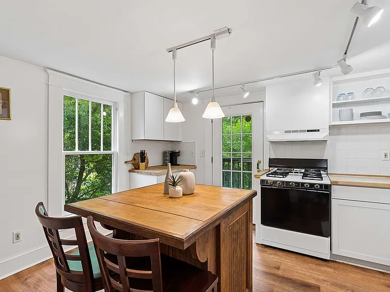 15 Branham St #B — Photo 6