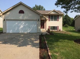 860 Sparrow Rd, Waconia, MN 55387