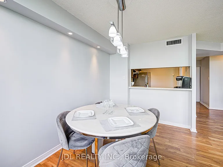 88 Alton Towers Cir #410 — Photo 29