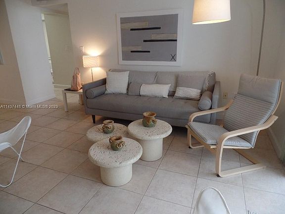 4th image of 1621 Collins Ave APT 901